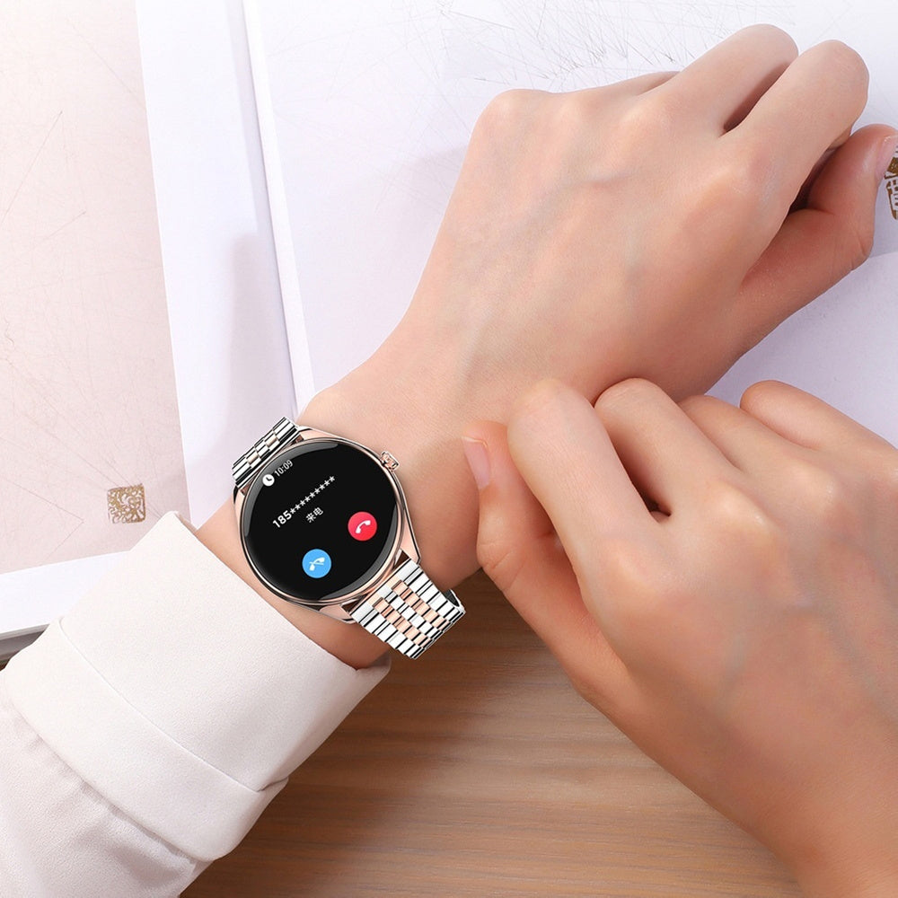 Jam pintar dengan teknologi Bluetooth untuk panggilan suara